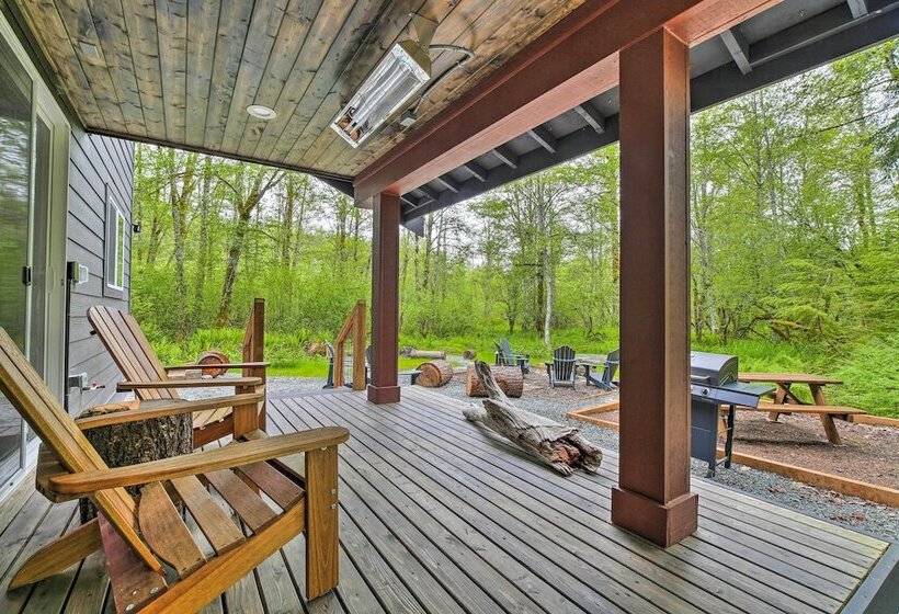 Modern Hideaway: Fire Pit, 5 Mi To Mt Rainier