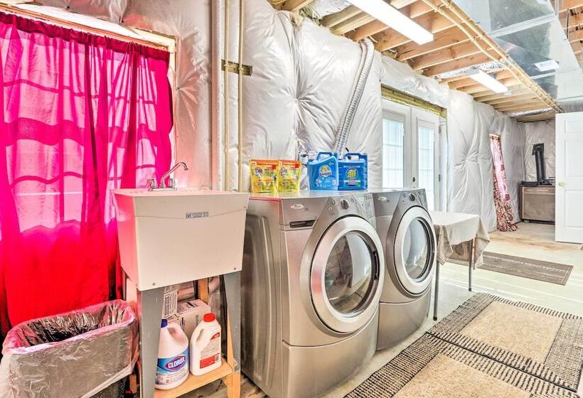 Peaceful & Secluded Knoxville Retreat W/ Deck