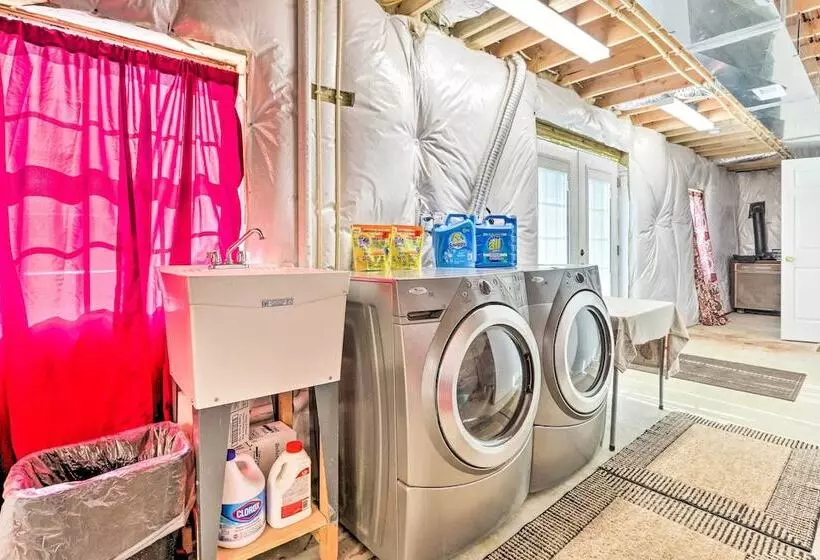 Peaceful & Secluded Knoxville Retreat W/ Deck