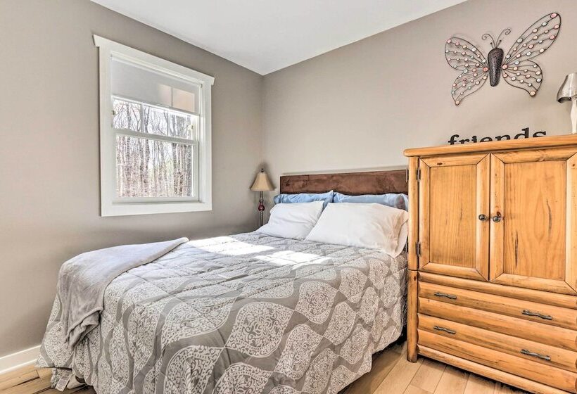 Peaceful & Secluded Knoxville Retreat W/ Deck