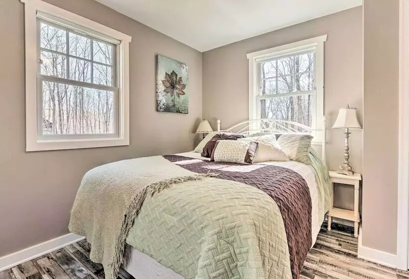 Peaceful & Secluded Knoxville Retreat W/ Deck