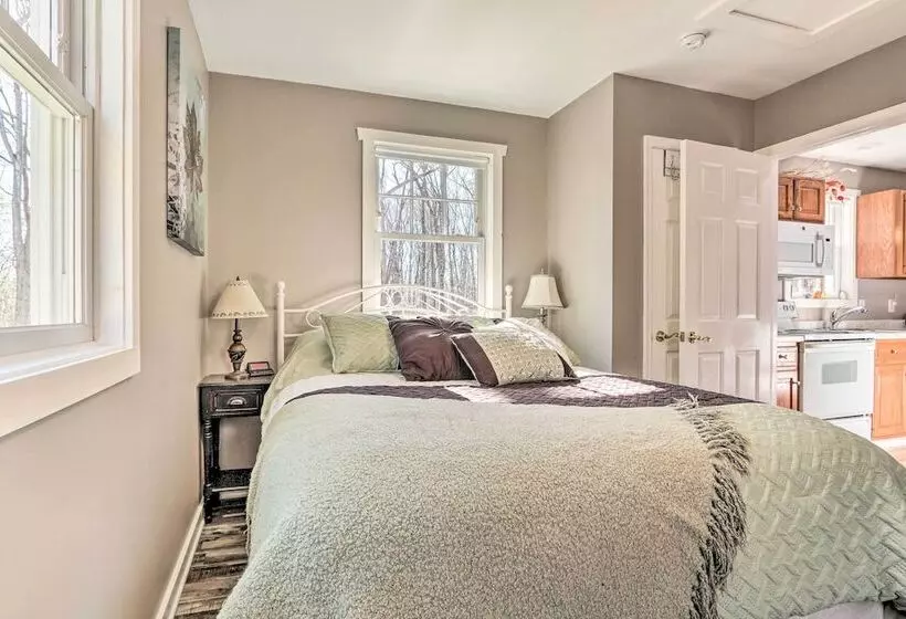 Peaceful & Secluded Knoxville Retreat W/ Deck