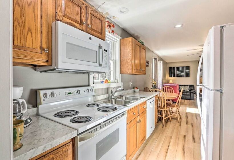 Peaceful & Secluded Knoxville Retreat W/ Deck