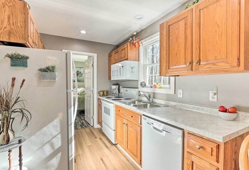 Peaceful & Secluded Knoxville Retreat W/ Deck