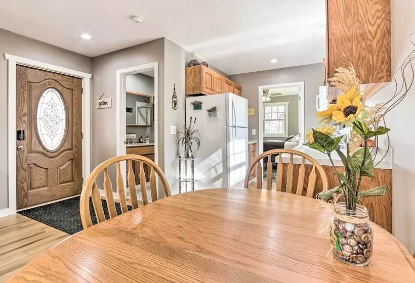 Peaceful & Secluded Knoxville Retreat W/ Deck