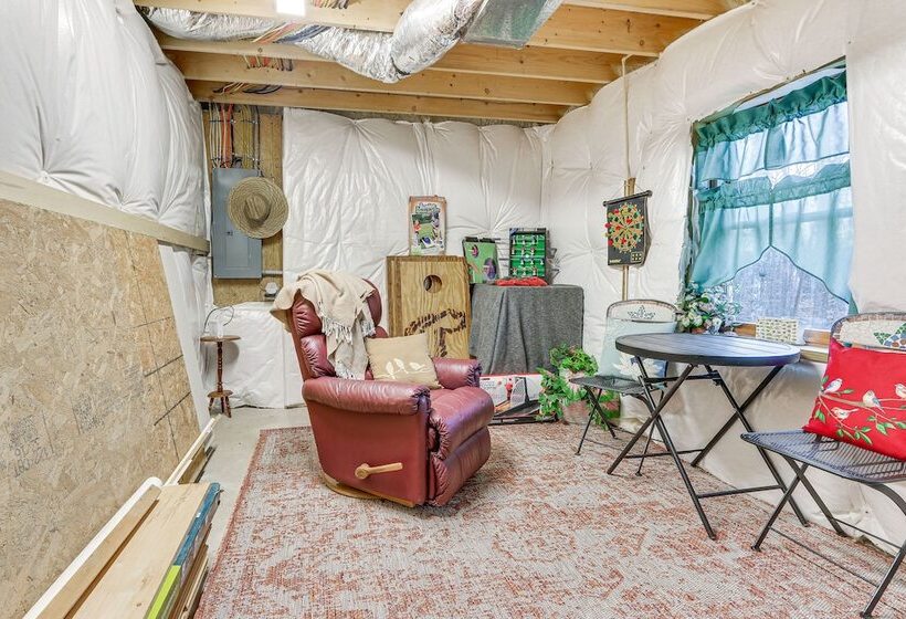 Peaceful & Secluded Knoxville Retreat W/ Deck