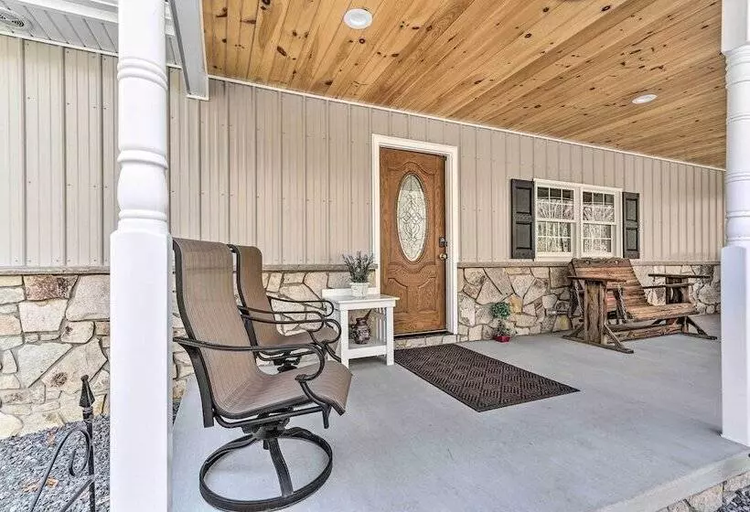 Peaceful & Secluded Knoxville Retreat W/ Deck