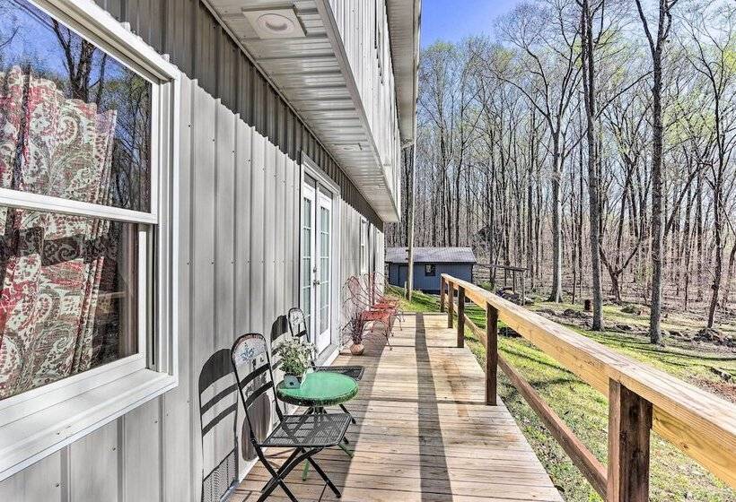 Peaceful & Secluded Knoxville Retreat W/ Deck