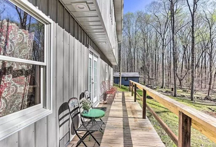 Peaceful & Secluded Knoxville Retreat W/ Deck