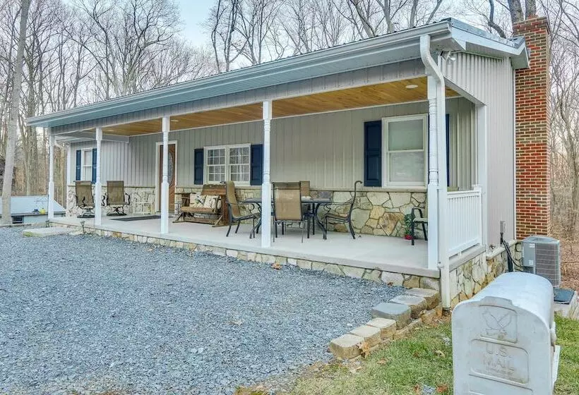 Peaceful & Secluded Knoxville Retreat W/ Deck