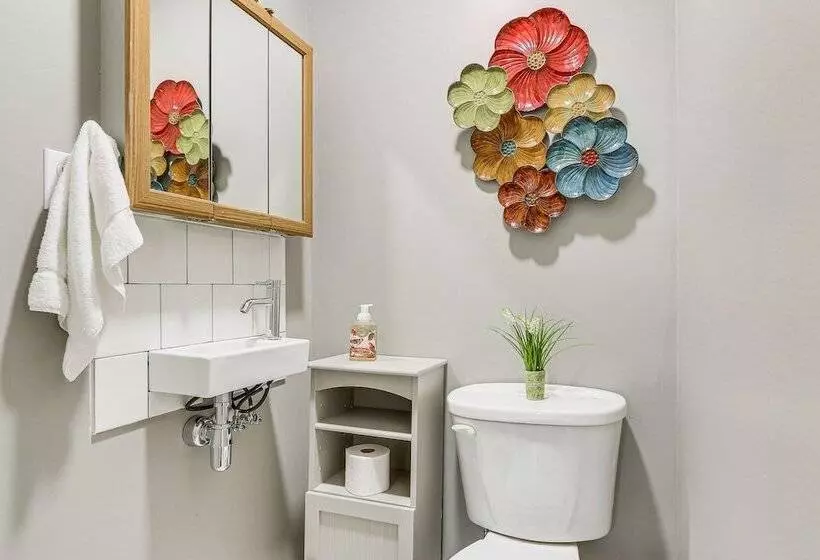 Peaceful & Secluded Knoxville Retreat W/ Deck