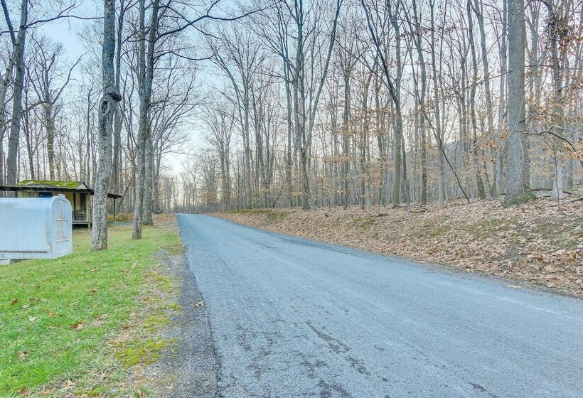 Peaceful & Secluded Knoxville Retreat W/ Deck