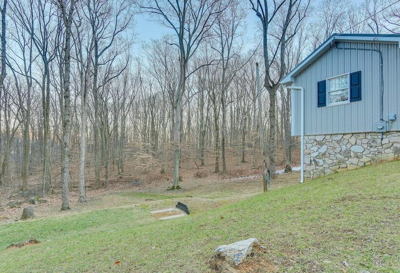 Peaceful & Secluded Knoxville Retreat W/ Deck