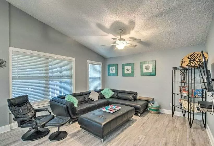 Pensacola Home   2 Blocks From Boat Launch!