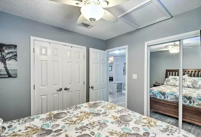 Pensacola Home   2 Blocks From Boat Launch!