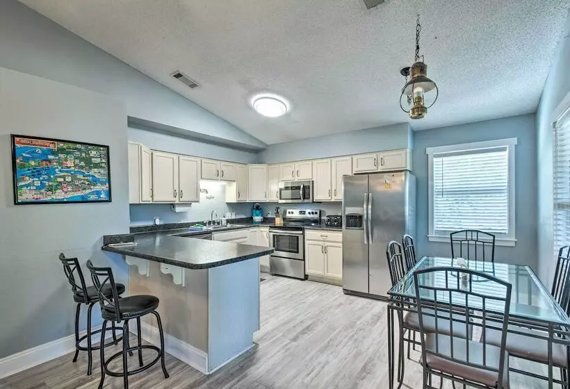Pensacola Home   2 Blocks From Boat Launch!