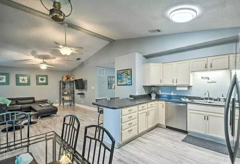 Pensacola Home   2 Blocks From Boat Launch!