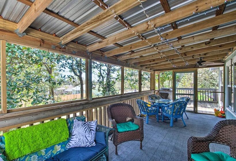 Pensacola Home   2 Blocks From Boat Launch!