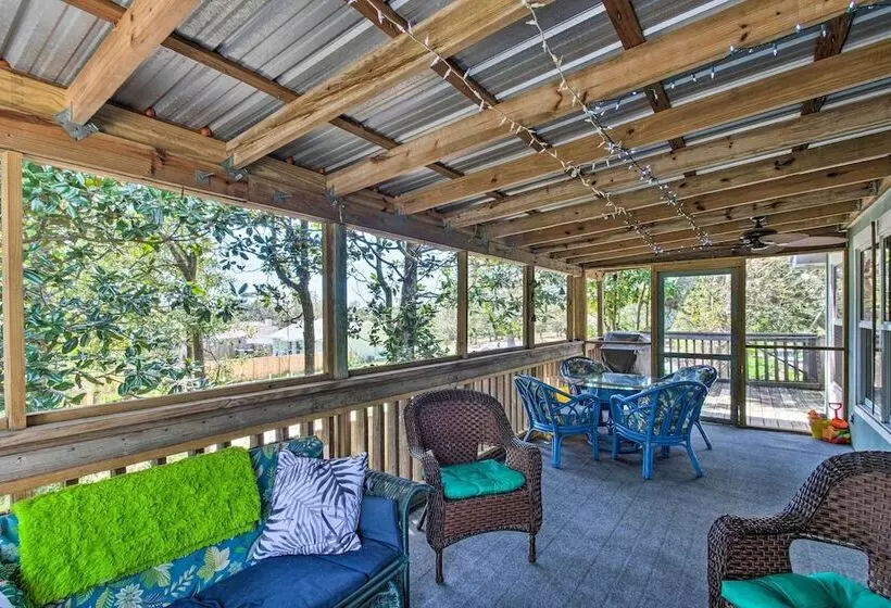 Pensacola Home   2 Blocks From Boat Launch!