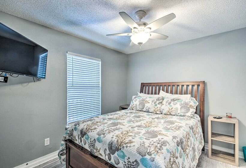 Pensacola Home   2 Blocks From Boat Launch!