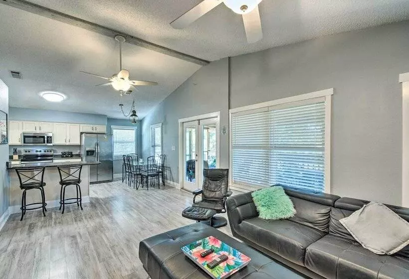 Pensacola Home   2 Blocks From Boat Launch!