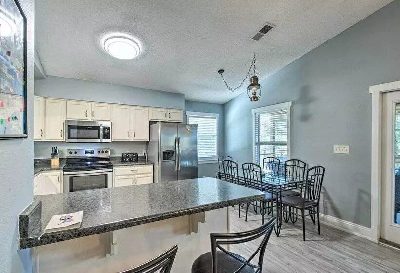 Pensacola Home   2 Blocks From Boat Launch!