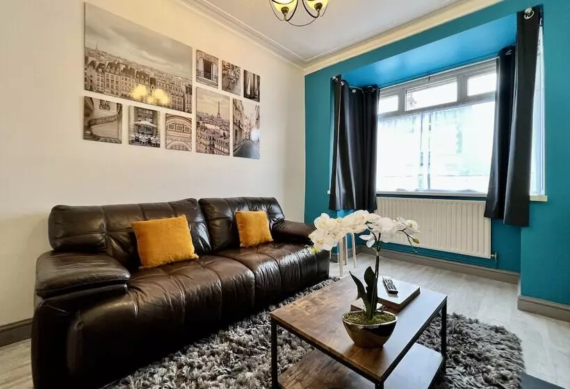 پانسیون Bramhall House