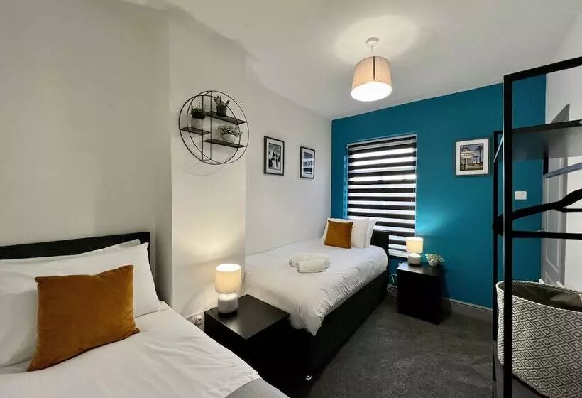 پانسیون Bramhall House