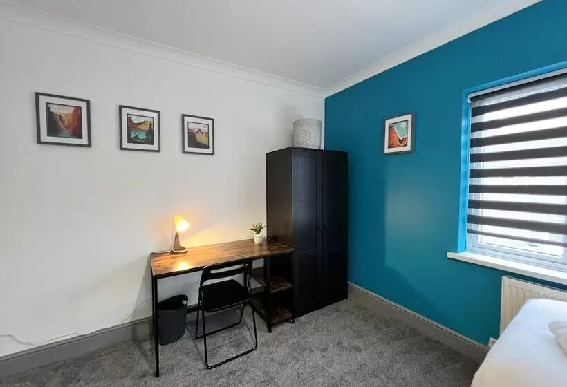 پانسیون Bramhall House