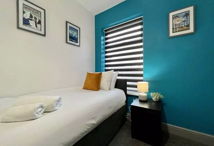 پانسیون Bramhall House