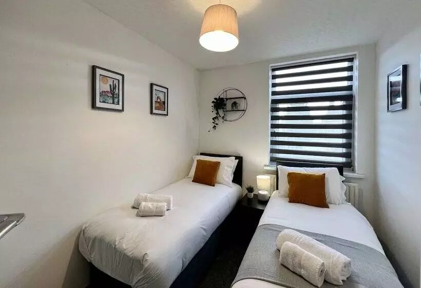 پانسیون Bramhall House