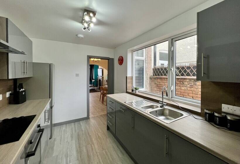 Пансион Bramhall House