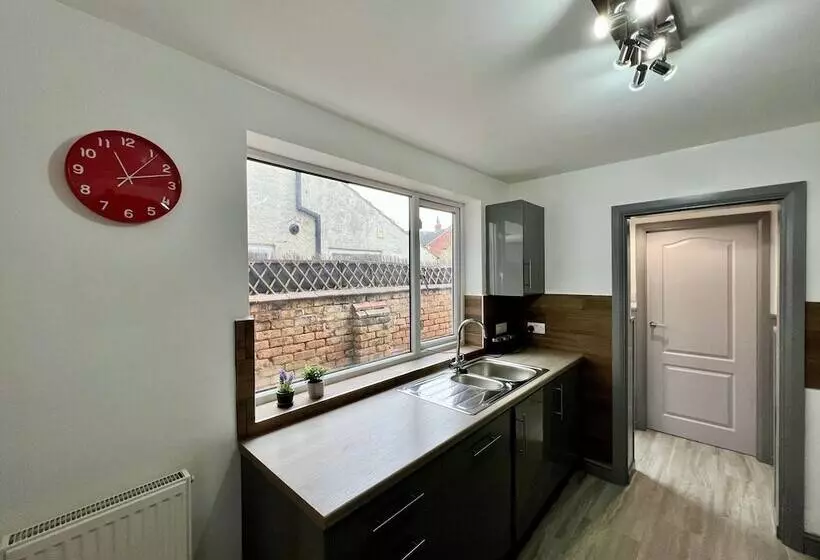 پانسیون Bramhall House