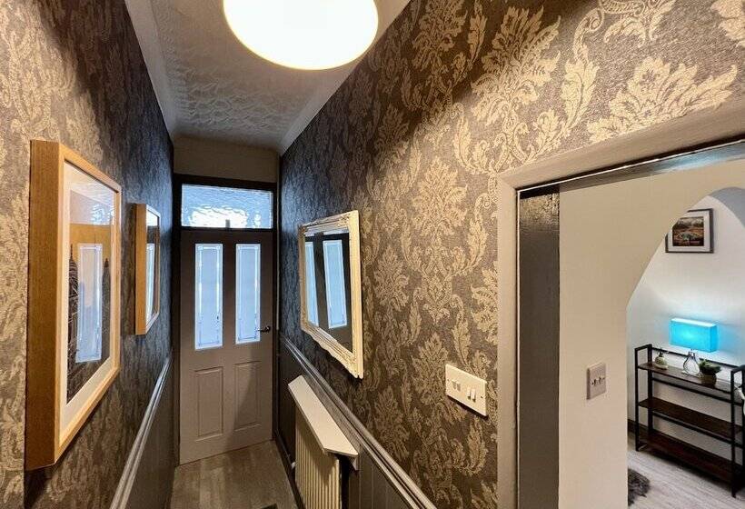 Пансион Bramhall House