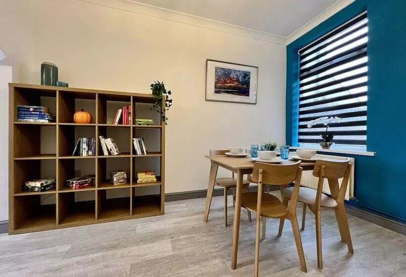 پانسیون Bramhall House