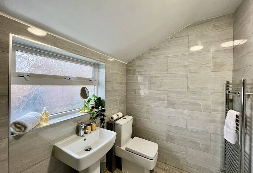 Пансион Bramhall House