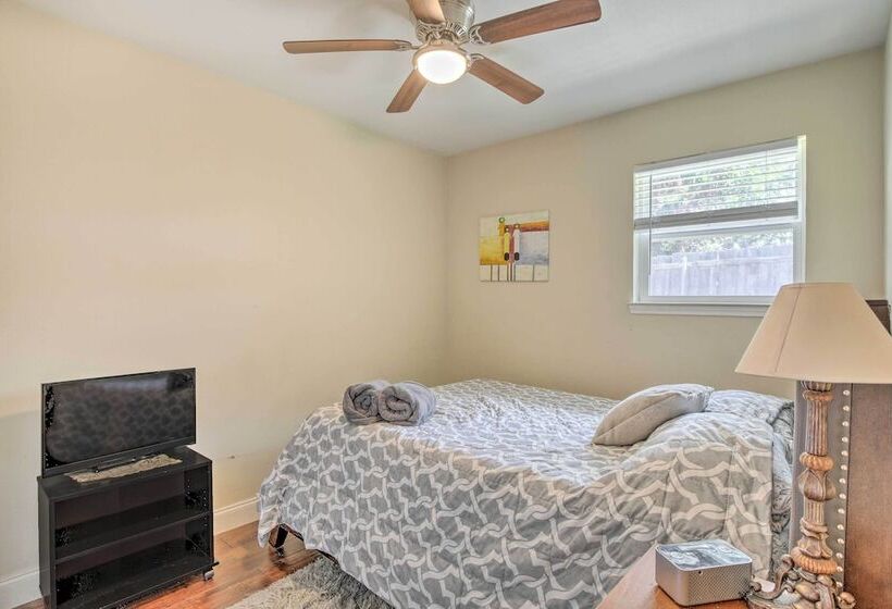 Pet Friendly Dallas Guest House W/ Patio!