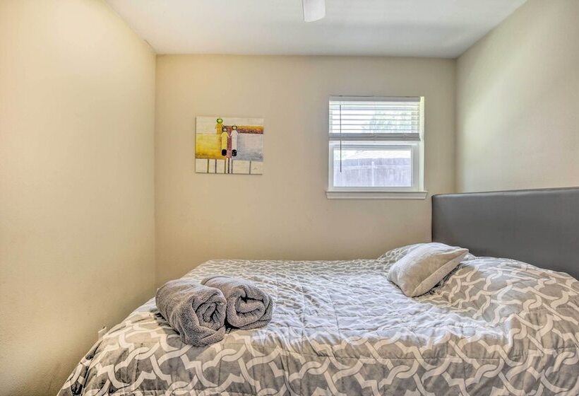 Pet Friendly Dallas Guest House W/ Patio!