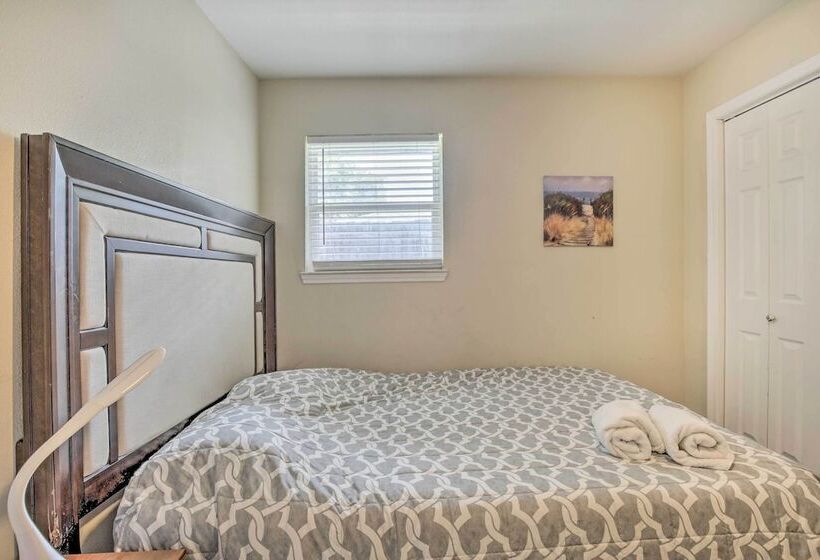 Pet Friendly Dallas Guest House W/ Patio!