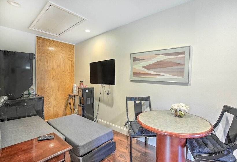 Pet Friendly Dallas Guest House W/ Patio!