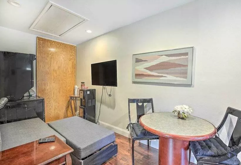 Pet Friendly Dallas Guest House W/ Patio!