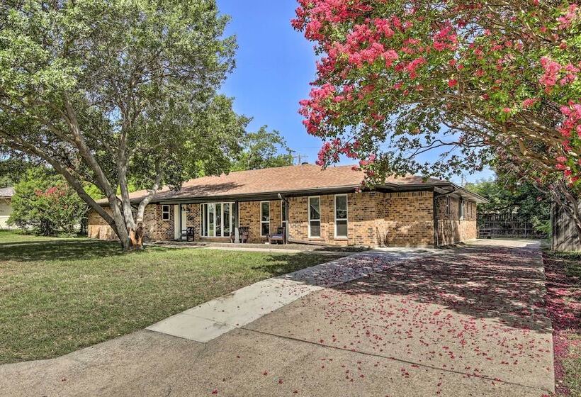 Pet Friendly Dallas Guest House W/ Patio!