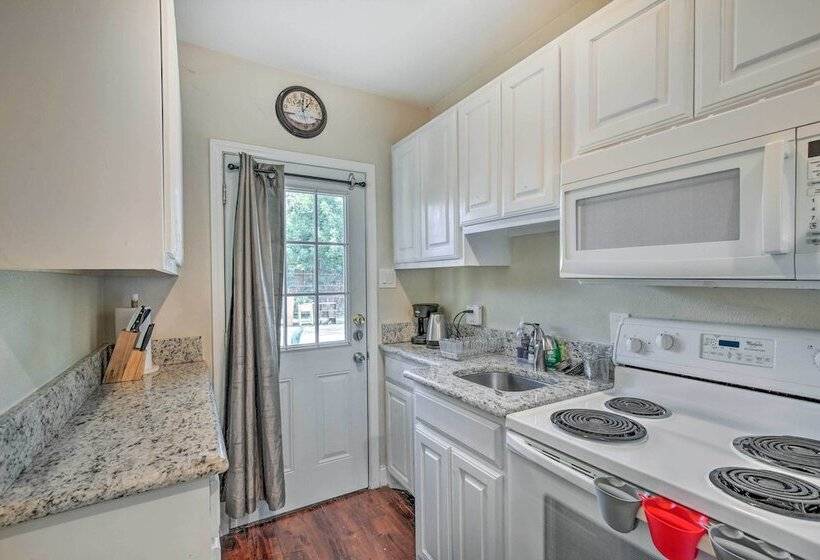 Pet Friendly Dallas Guest House W/ Patio!