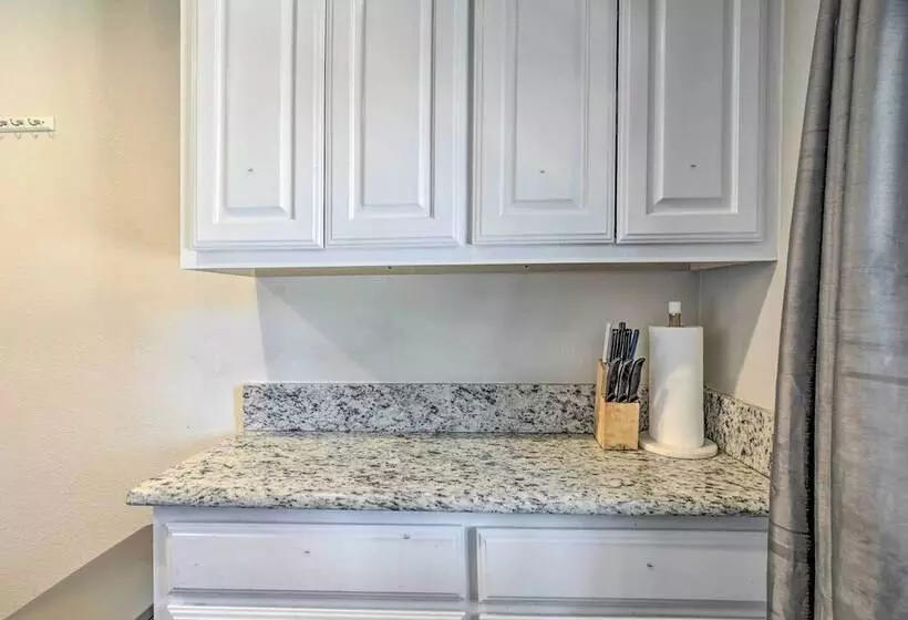Pet Friendly Dallas Guest House W/ Patio!