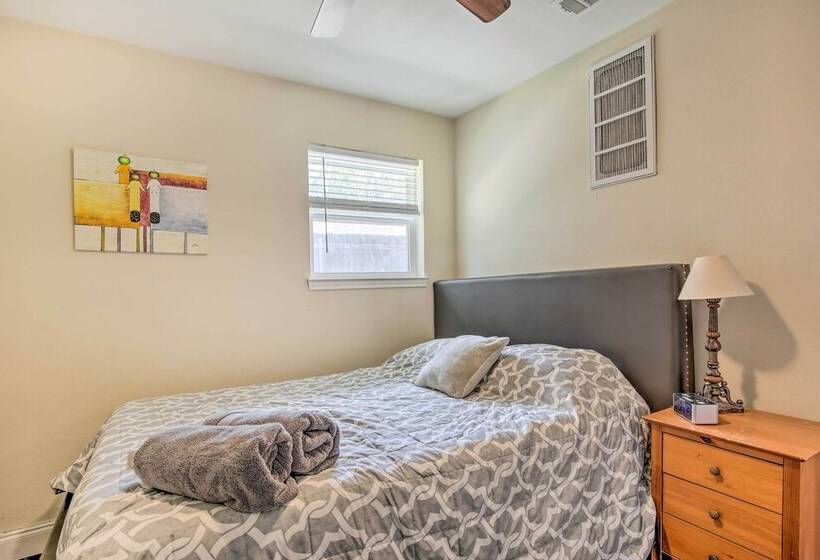 Pet Friendly Dallas Guest House W/ Patio!