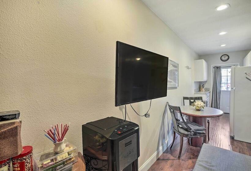 Pet Friendly Dallas Guest House W/ Patio!