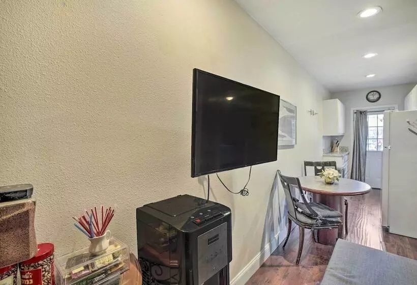Pet Friendly Dallas Guest House W/ Patio!