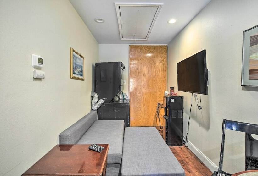 Pet Friendly Dallas Guest House W/ Patio!