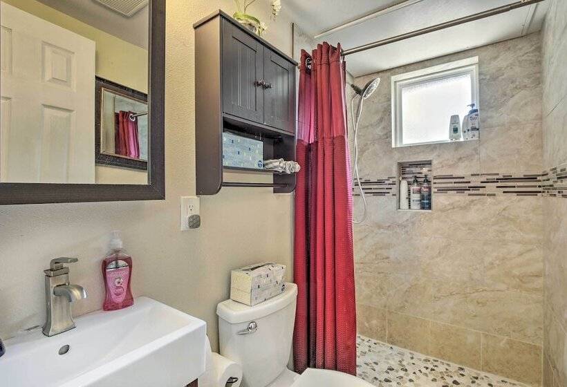 Pet Friendly Dallas Guest House W/ Patio!