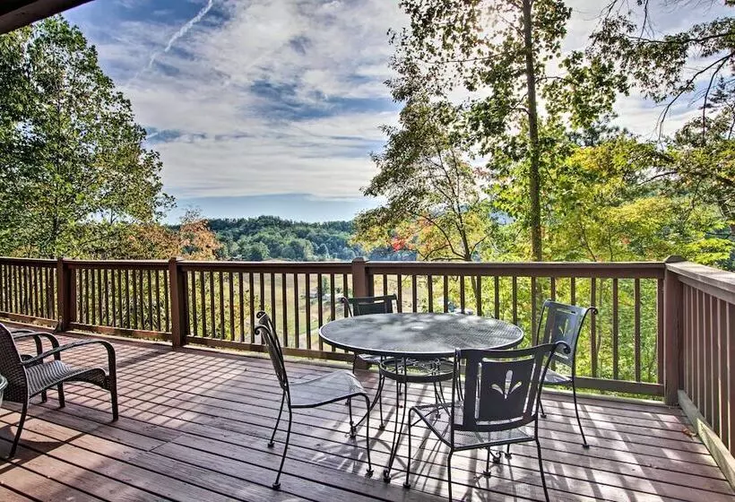 Pigeon Forge  Scenic Solitude  W/ Private Hot Tub!